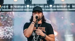 Koe Wetzel & Ole 60