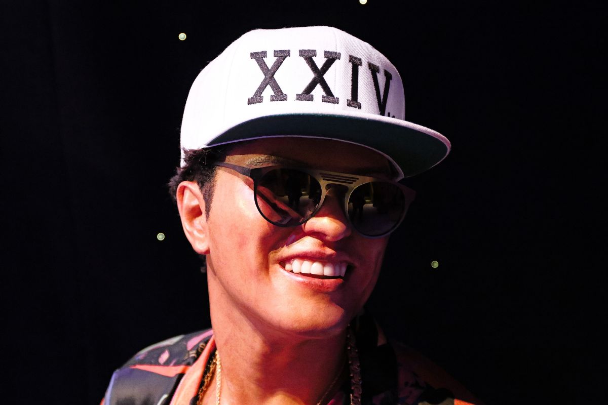 Bruno Mars, Leon Thomas & DJ Pee.Wee Apr 11, 2026 Allegiant Stadium